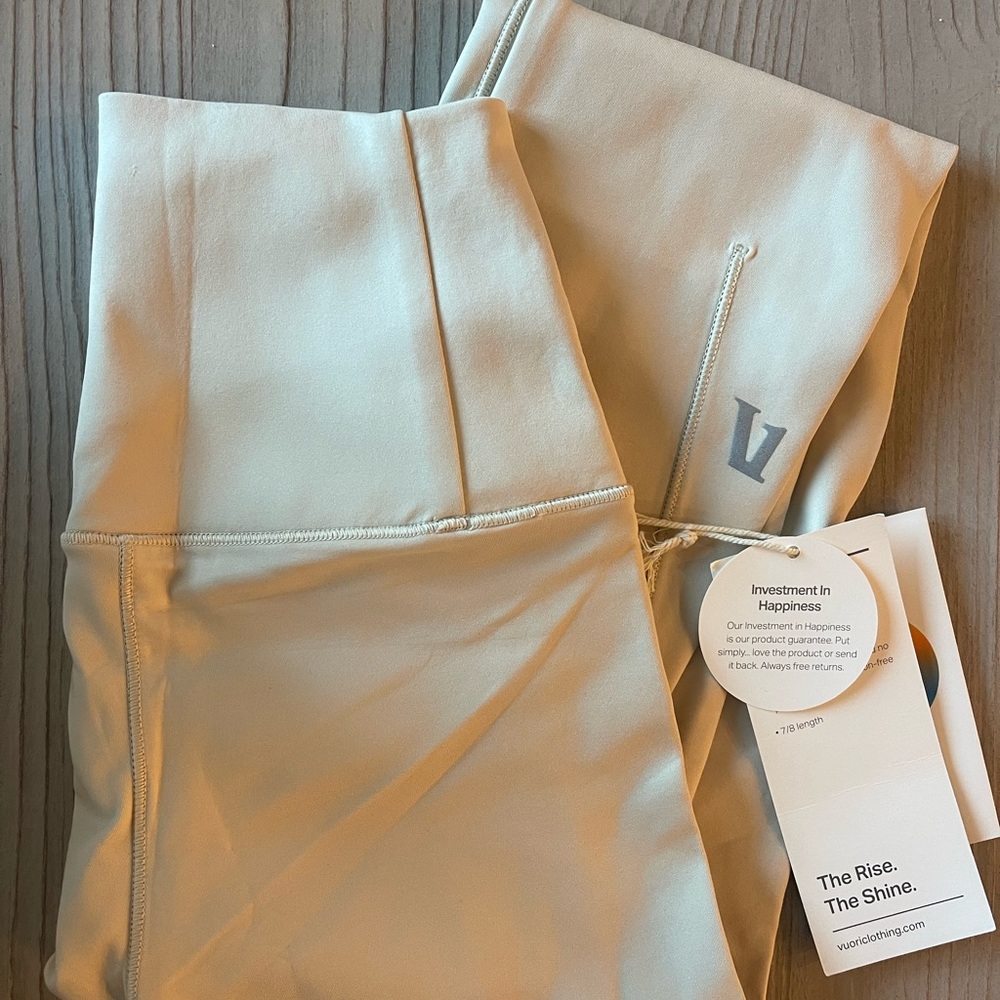 NWT Vuori Cream High-Waisted Leggings